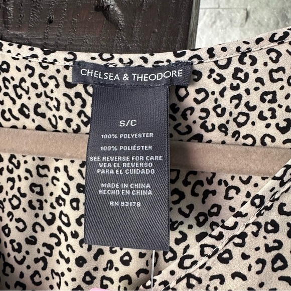 Chelsea & Theodore Animal Small Leopard Print Tan Black Blouse Size Small NWT - Picture 2 of 8